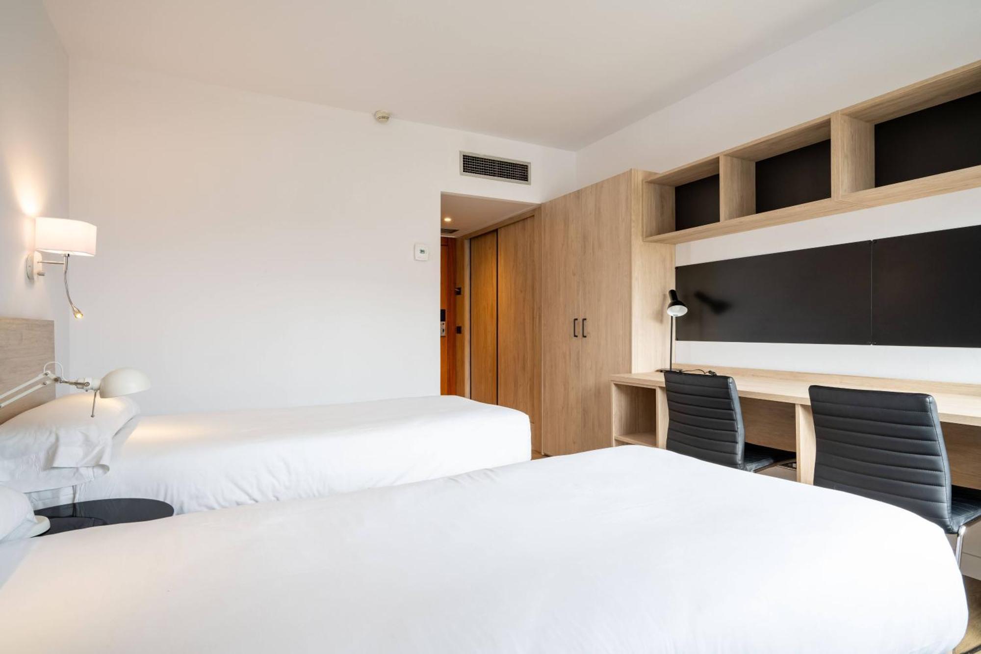 Micampus Pamplona Student Residence Exteriör bild