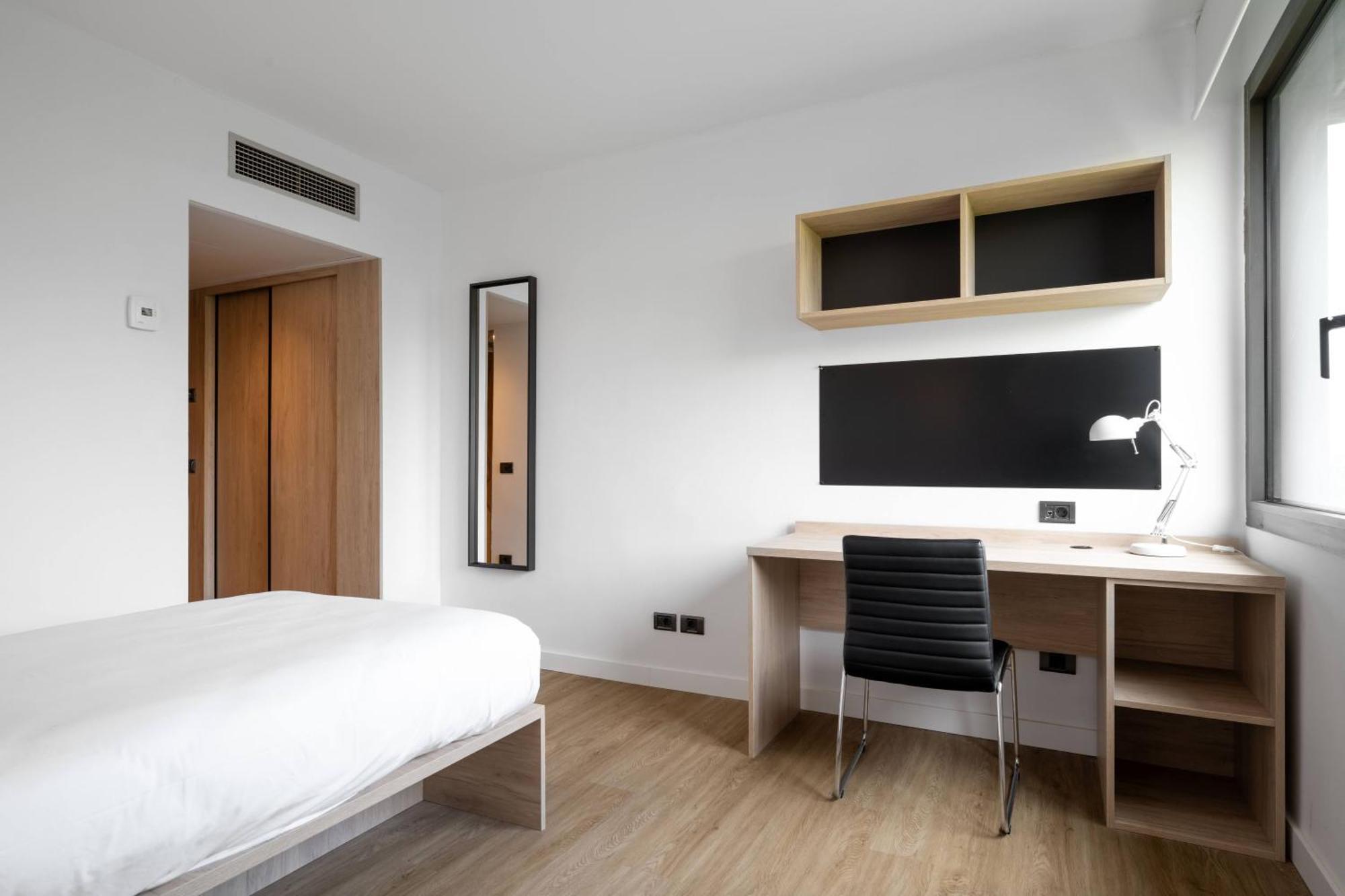 Micampus Pamplona Student Residence Exteriör bild